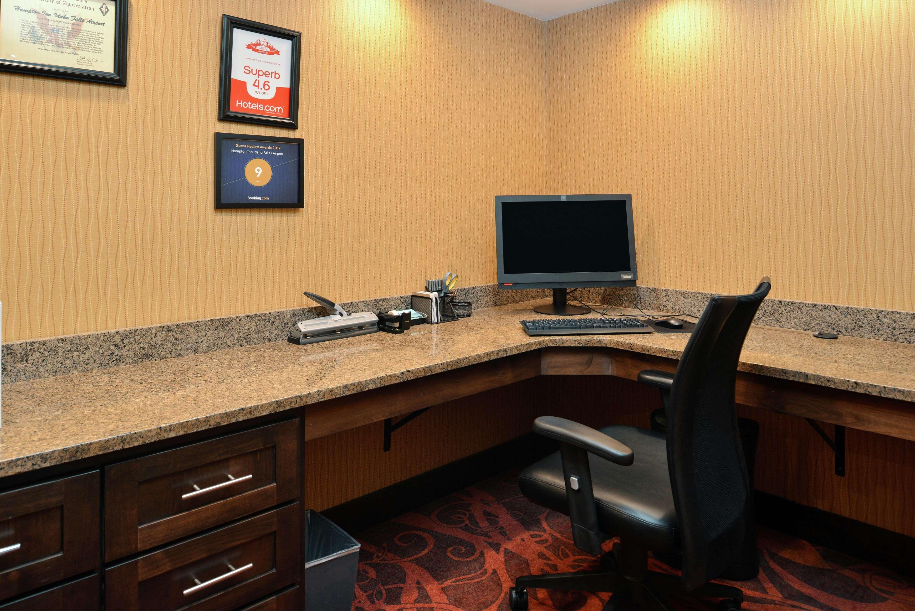 Hampton Inn Idaho Falls / Airport Екстериор снимка