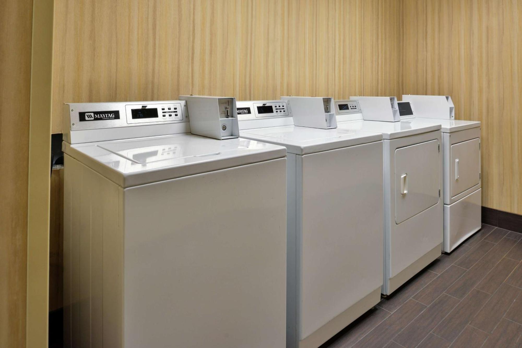 Hampton Inn Idaho Falls / Airport Екстериор снимка