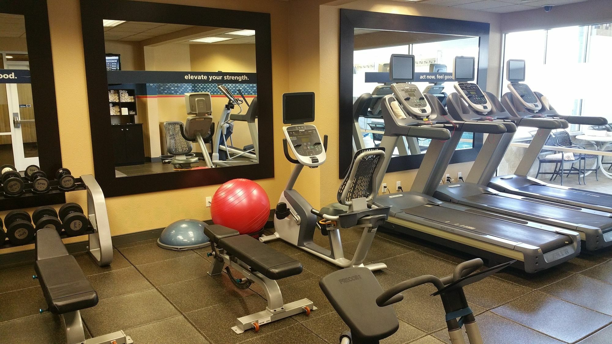 Hampton Inn Idaho Falls / Airport Екстериор снимка